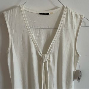Tahari white v-neck tank top